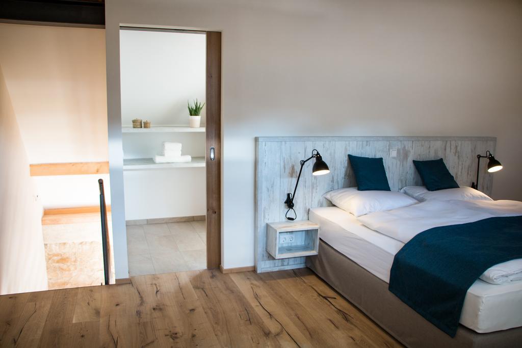 Baumgartners Dreiseithof - Historisch, Modern, Zentral Apartment บาดโครซิงเงน ภายนอก รูปภาพ