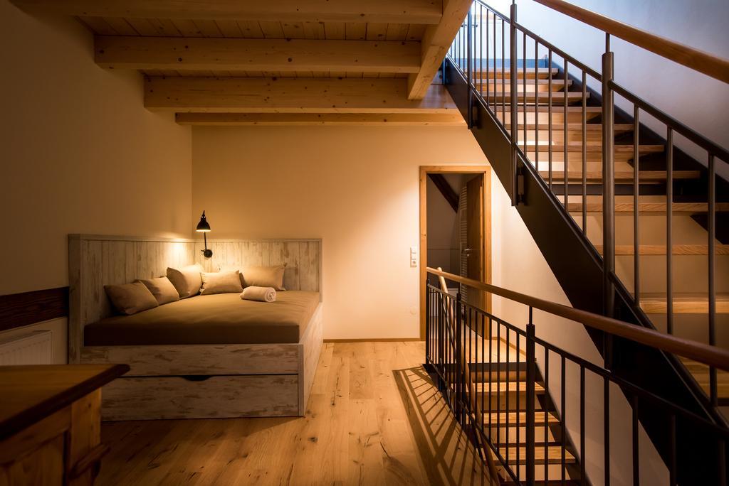 Baumgartners Dreiseithof - Historisch, Modern, Zentral Apartment บาดโครซิงเงน ภายนอก รูปภาพ