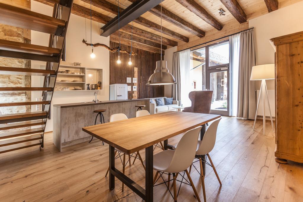 Baumgartners Dreiseithof - Historisch, Modern, Zentral Apartment บาดโครซิงเงน ภายนอก รูปภาพ